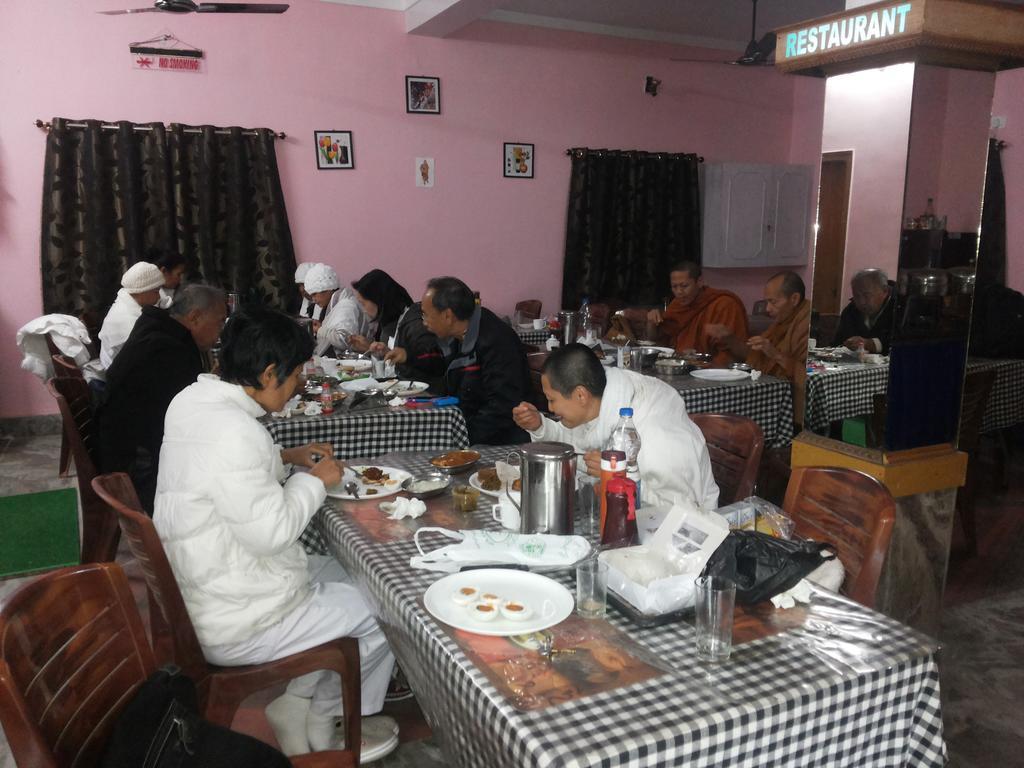 Anukul Guest House Bodh Gaya Exteriör bild